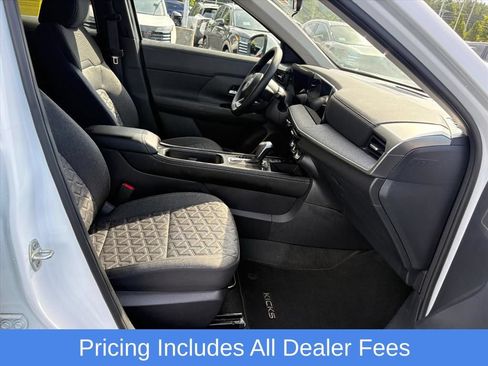 Certified 2025 Nissan Kicks SV AWD/4WD image 19