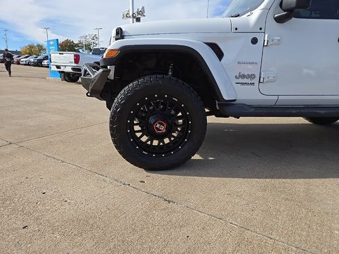 Used 2018 Jeep Wrangler Unlimited Sahara image 17