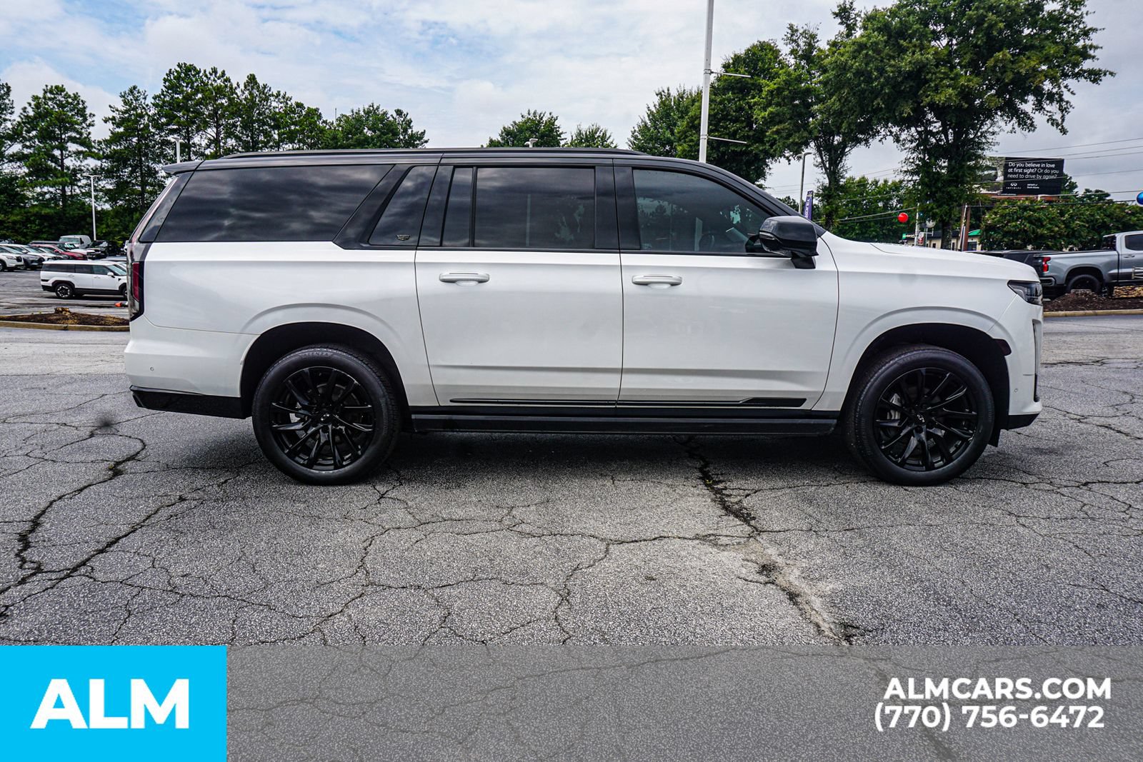 Used 2023 Cadillac Escalade ESV Sport w/ LPO, ONYX Package AWD/4WD image 10