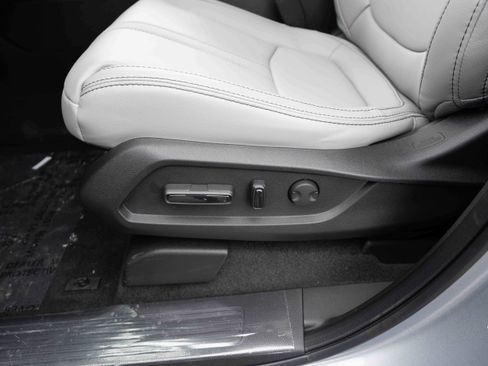 New 2025 Honda Pilot Touring image 12