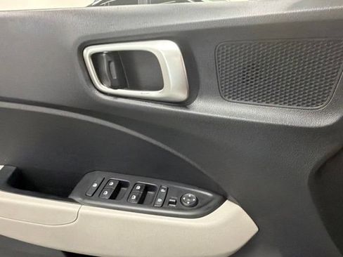 Used 2025 Hyundai Venue SEL FWD image 26