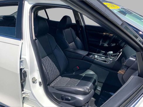 Used 2016 Nissan Maxima Platinum FWD image 8