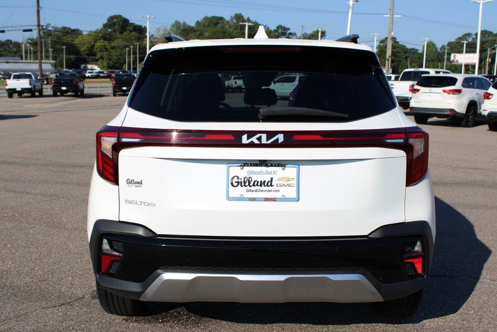 Used 2025 Kia Seltos S FWD image 16