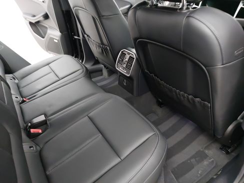 Certified 2026 Porsche Macan AWD/4WD image 13