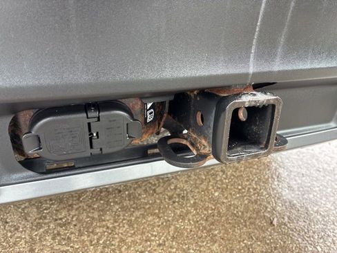 Used 2022 Ford Explorer XLT w/ Equipment Group 202A image 10