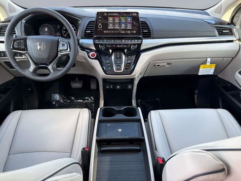 New 2026 Honda Odyssey Touring image 17