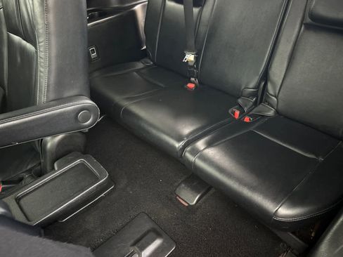 Used 2017 Toyota Highlander SE image 16