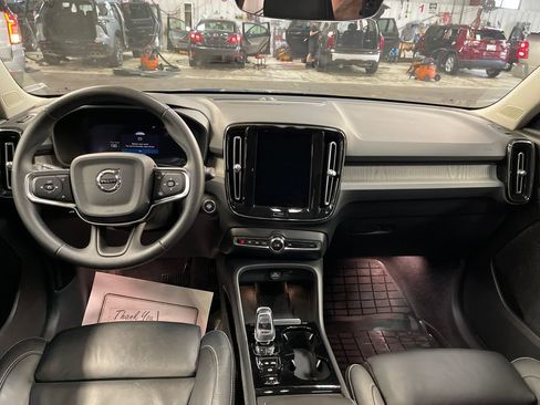 Used 2024 Volvo XC40 B5 Plus AWD/4WD image 18