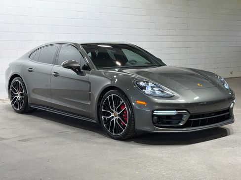 Used 2023 Porsche Panamera GTS image 6