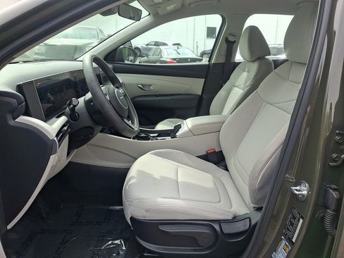 Used 2025 Hyundai Tucson SE AWD/4WD image 13