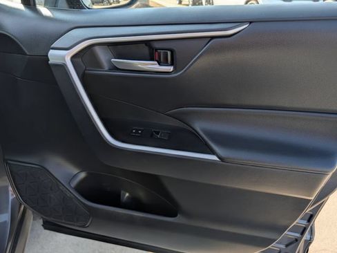 Used 2025 Toyota RAV4 XLE FWD image 32