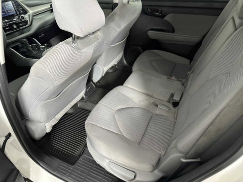 Used 2021 Toyota Highlander L image 22