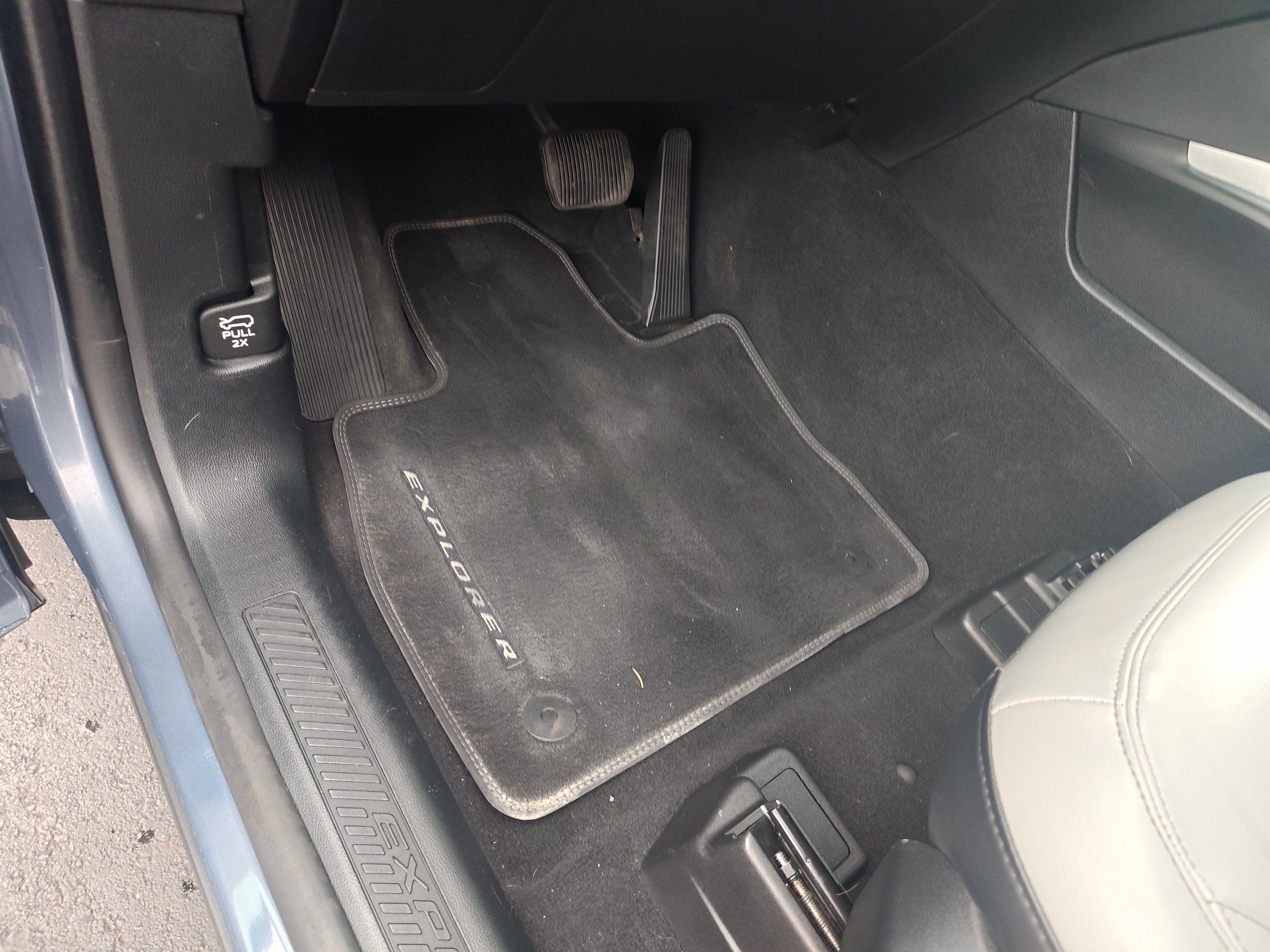 Used 2021 Ford Explorer XLT w/ Equipment Group 202A AWD/4WD image 18