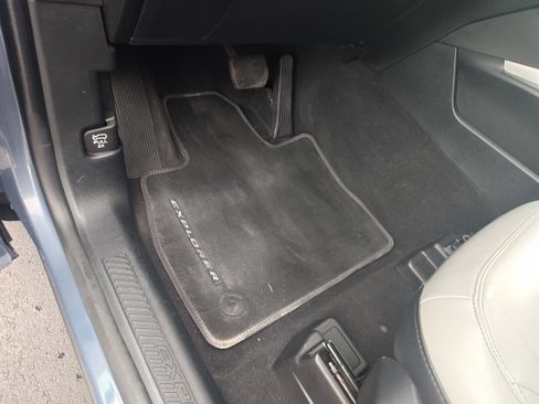 Used 2021 Ford Explorer XLT w/ Equipment Group 202A AWD/4WD image 18