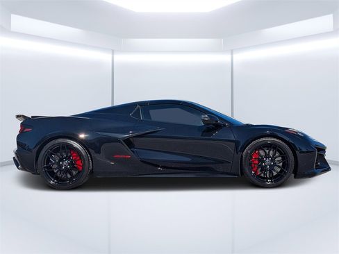 Used 2024 Chevrolet Corvette Z06 image 2