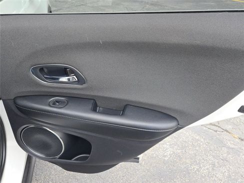 Used 2019 Honda HR-V EX image 9