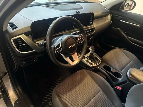 Used 2024 Kia Seltos LX AWD/4WD image 8