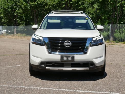 Certified 2023 Nissan Pathfinder SL w/ SL Premium Package AWD/4WD image 2