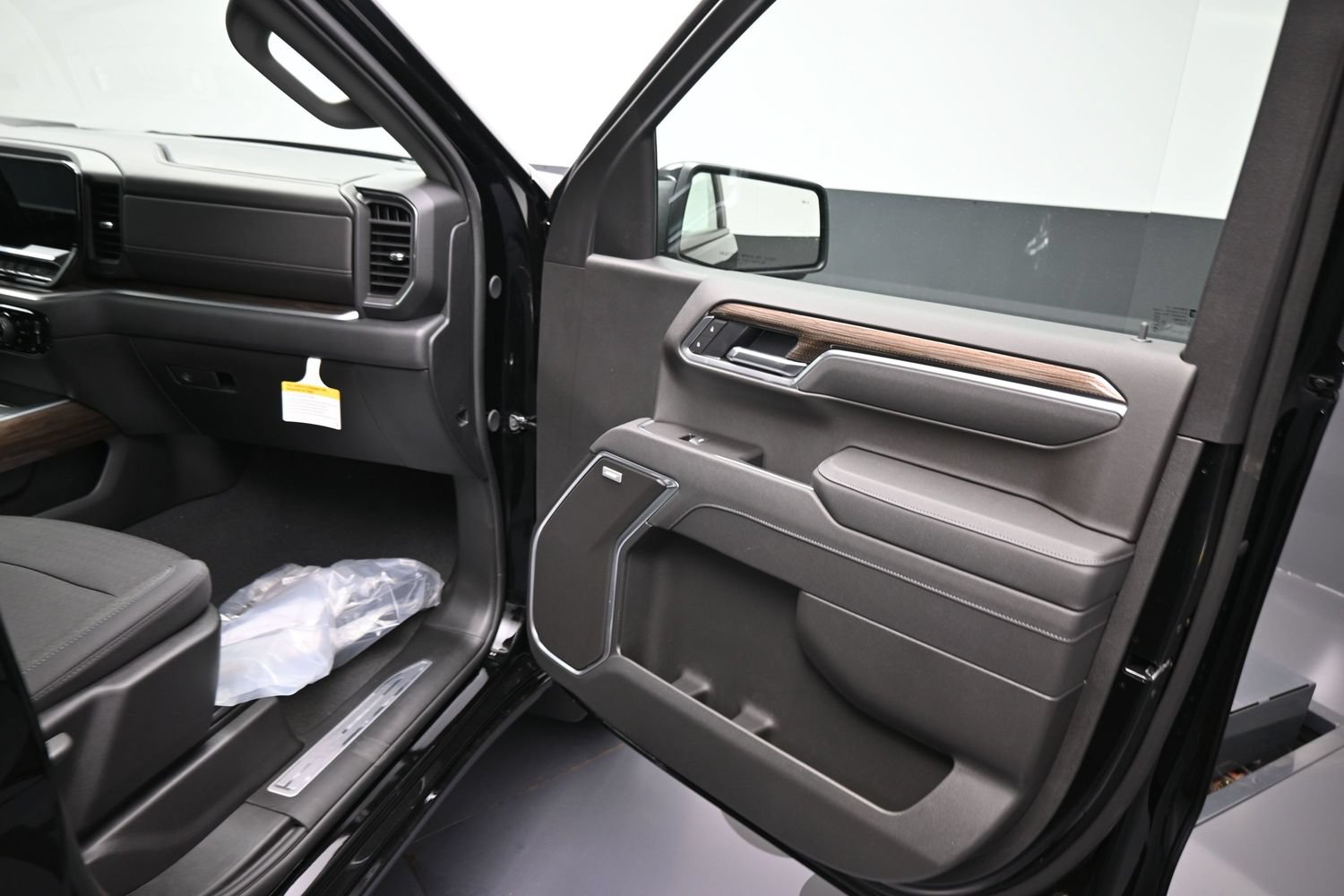 New 2026 Chevrolet Silverado 1500 RST w/ Safety Package AWD/4WD image 24