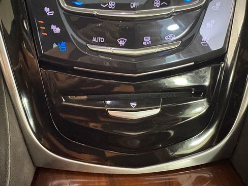 Used 2019 Cadillac Escalade Luxury AWD/4WD image 29