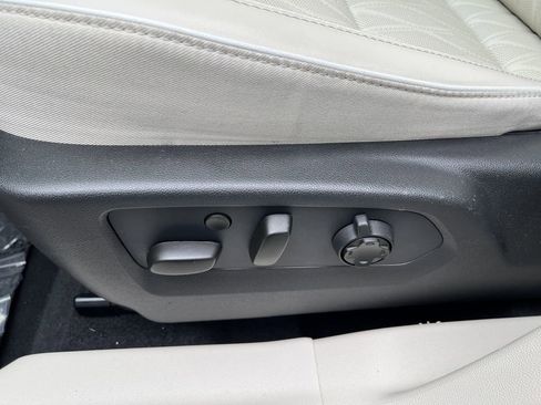 Used 2021 Buick Envision Avenir w/ Technology Package II image 17