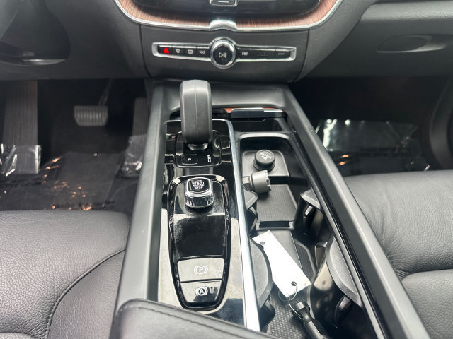Used 2024 Volvo XC60 B5 Plus w/ Protection Package Premier AWD/4WD image 23