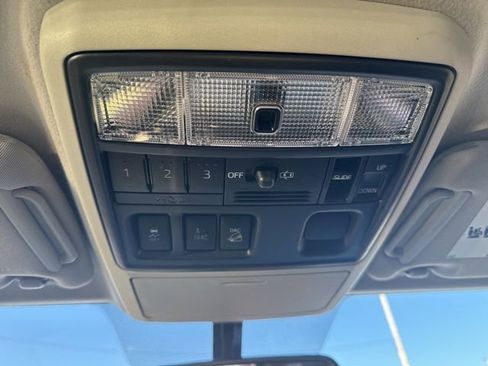 Used 2017 Toyota 4Runner SR5 Premium image 27