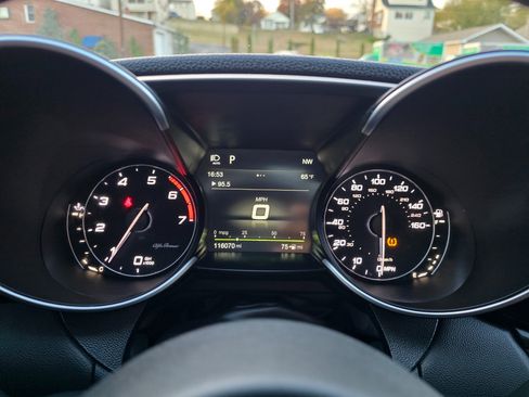 Used 2018 Alfa Romeo Giulia AWD image 23