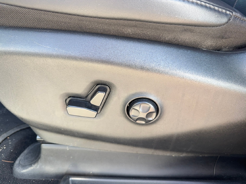Used 2024 Chrysler Pacifica Limited FWD image 10