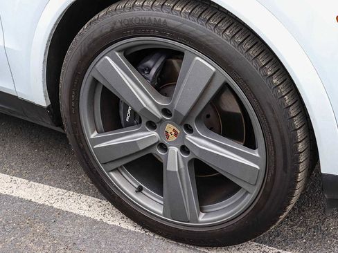 Used 2024 Porsche Cayenne Coupe image 6