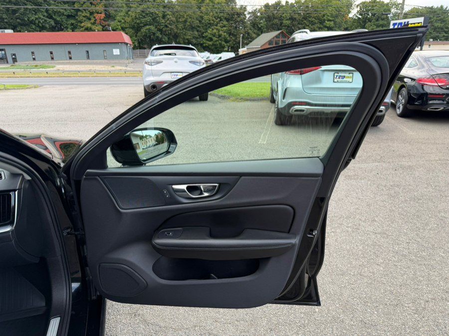 Used 2019 Volvo S60 T6 Momentum w/ Premium Package AWD/4WD image 21