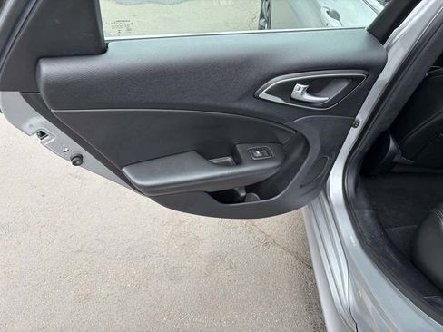 Used 2016 Chrysler 200 Limited Platinum image 18
