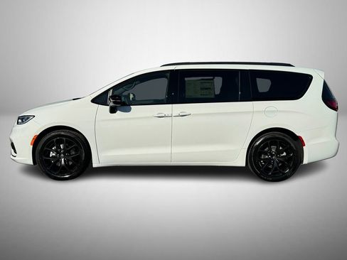 New 2026 Chrysler Pacifica Limited w/ S Appearance Package image 5