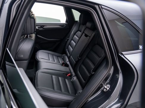 Certified 2026 Porsche Macan AWD/4WD image 17