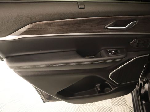 Used 2021 Jeep Grand Cherokee L Limited w/ Luxury Tech Group II image 20