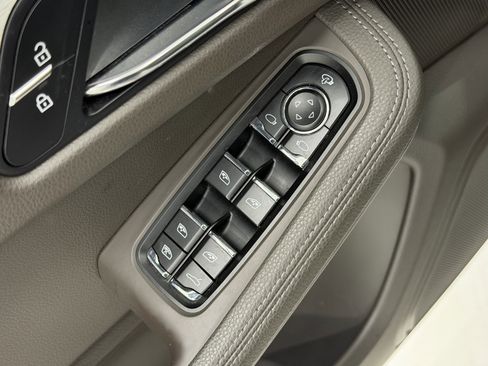 Certified 2023 Porsche Macan image 29