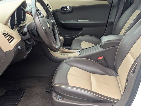 Used 2009 Chevrolet Malibu LTZ w/ HFV6 Engine Package image 11