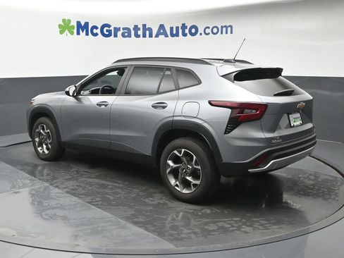 Used 2025 Chevrolet Trax LT FWD image 25