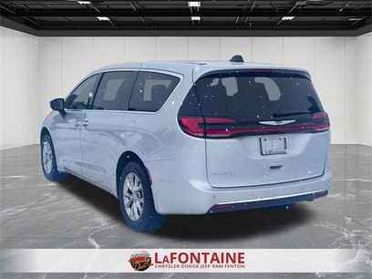 Used 2023 Chrysler Pacifica Touring-L