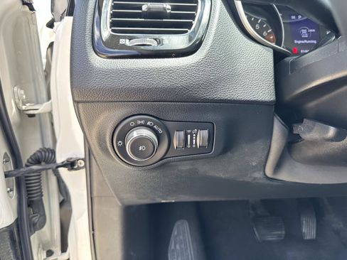 Used 2021 Jeep Compass Latitude FWD image 20