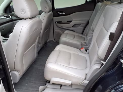 Used 2017 GMC Acadia SLT image 13