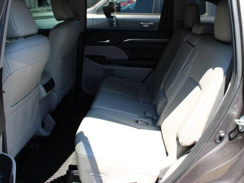 Used 2019 Toyota Highlander Limited AWD/4WD image 44