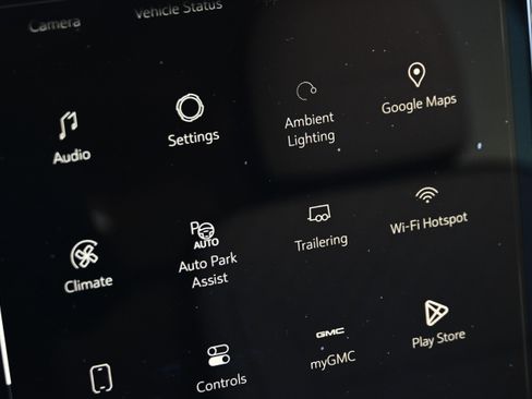 Used 2024 GMC Acadia Denali w/ Super Cruise Package image 16