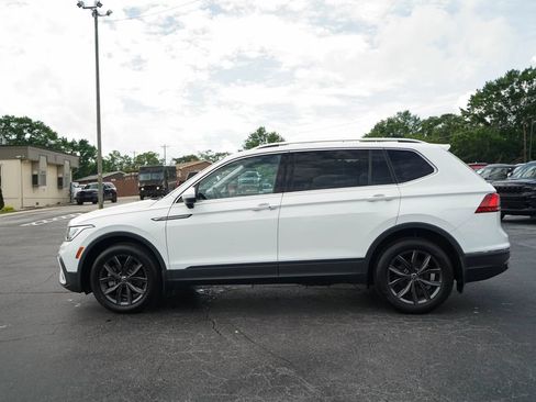 Used 2022 Volkswagen Tiguan SE w/ Panoramic Sunroof Package AWD/4WD image 24