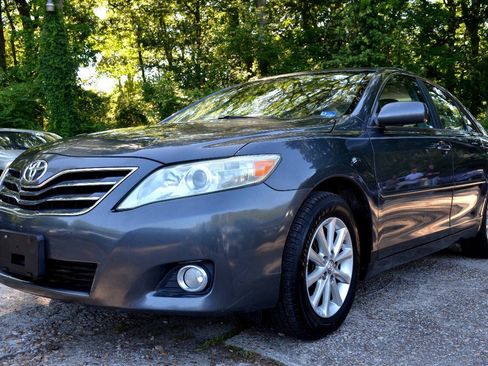 Used 2011 Toyota Camry XLE w/ XLE Extra-Value Pkg #2 FWD image 2