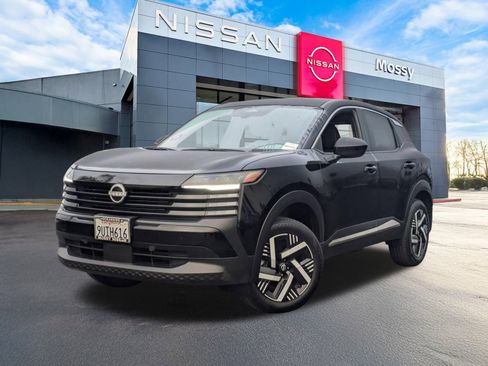 Certified 2025 Nissan Kicks SV image 1