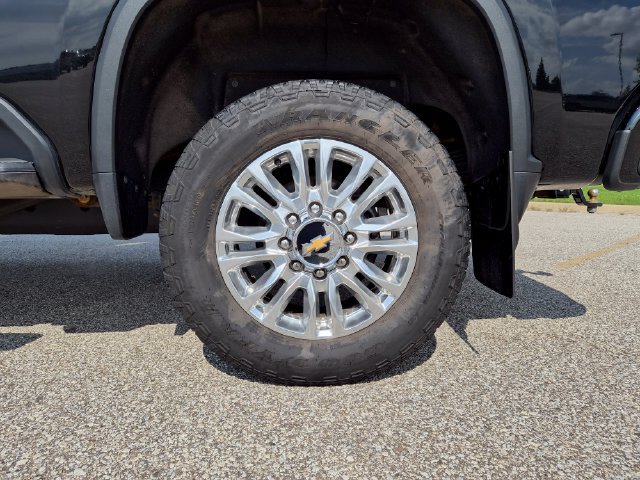 Used 2023 Chevrolet Silverado 2500 High Country w/ Z71 Off-Road Package AWD/4WD image 9