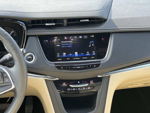 Used 2018 Cadillac XT5 FWD image 16