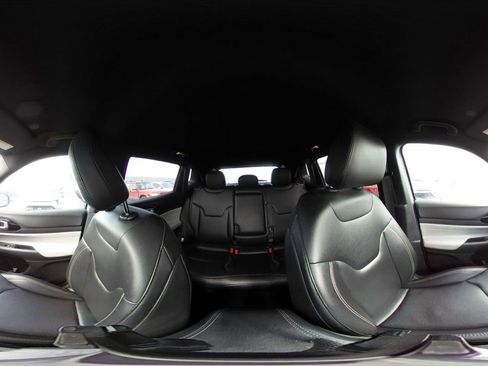 Used 2025 Jeep Compass Limited image 43