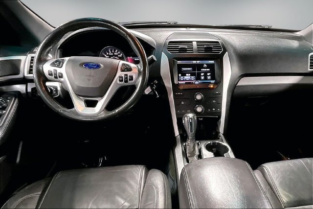 Used 2014 Ford Explorer XLT w/ Equipment Group 202A AWD/4WD image 9